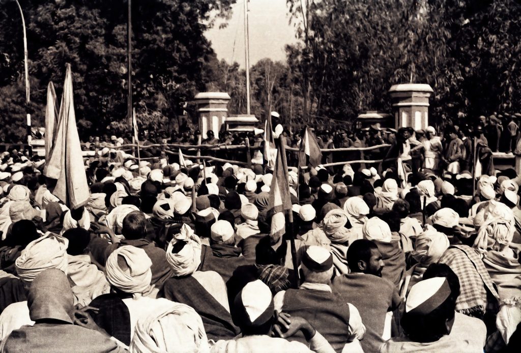 ये तस्वीर सन 1987-88 में मेरठ कमिश्नरी पर बाबा टिकैत के ऐतिहासिक आंदोलन की है।