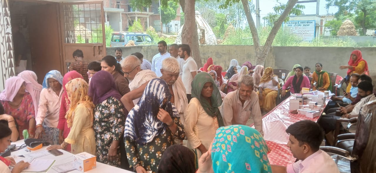 बागपत के बूढ़पुर गांव पहुंची सीएमओ की मेडिकल टीम, हमारी रिपोर्टिंग का असर