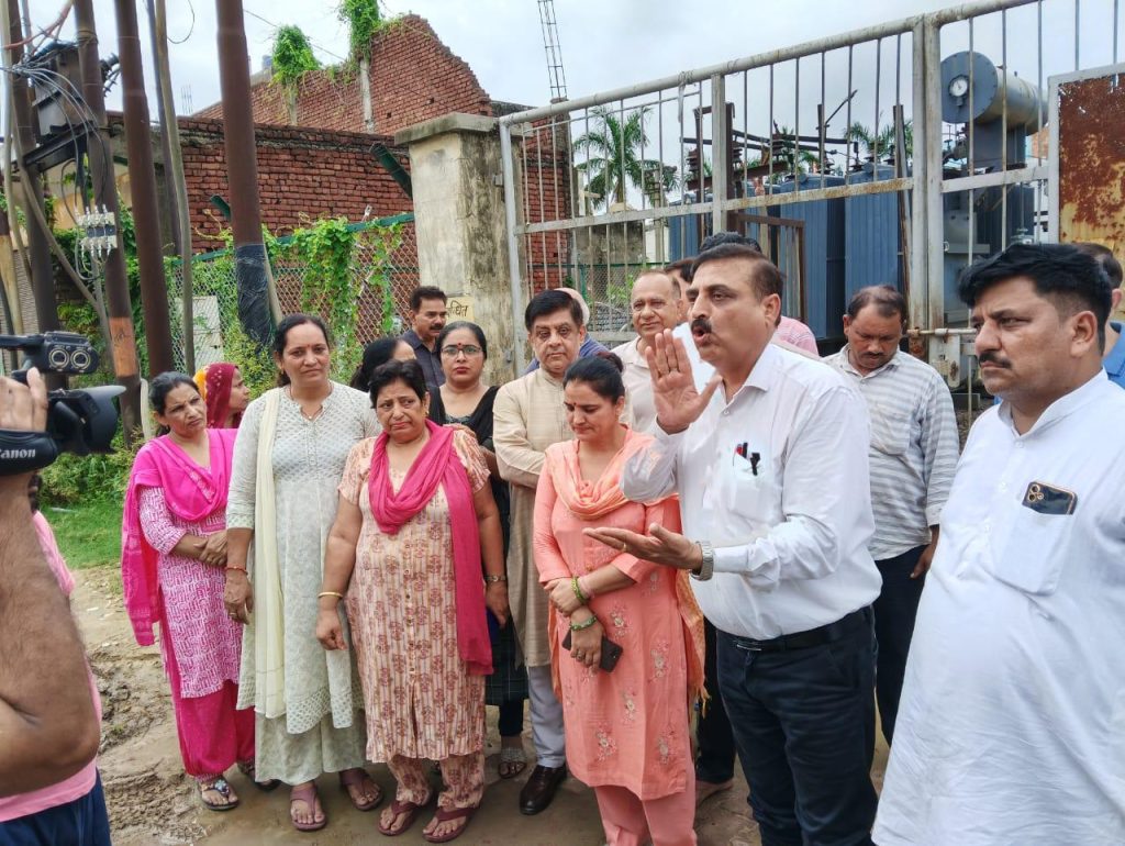 बिजली गुल रही, जनता बोल पड़ी: मेरठ की अन्सल्स कोर्टयार्ड में 20 घंटे की बिजली कटौती के खिलाफ फूटा गुस्सा