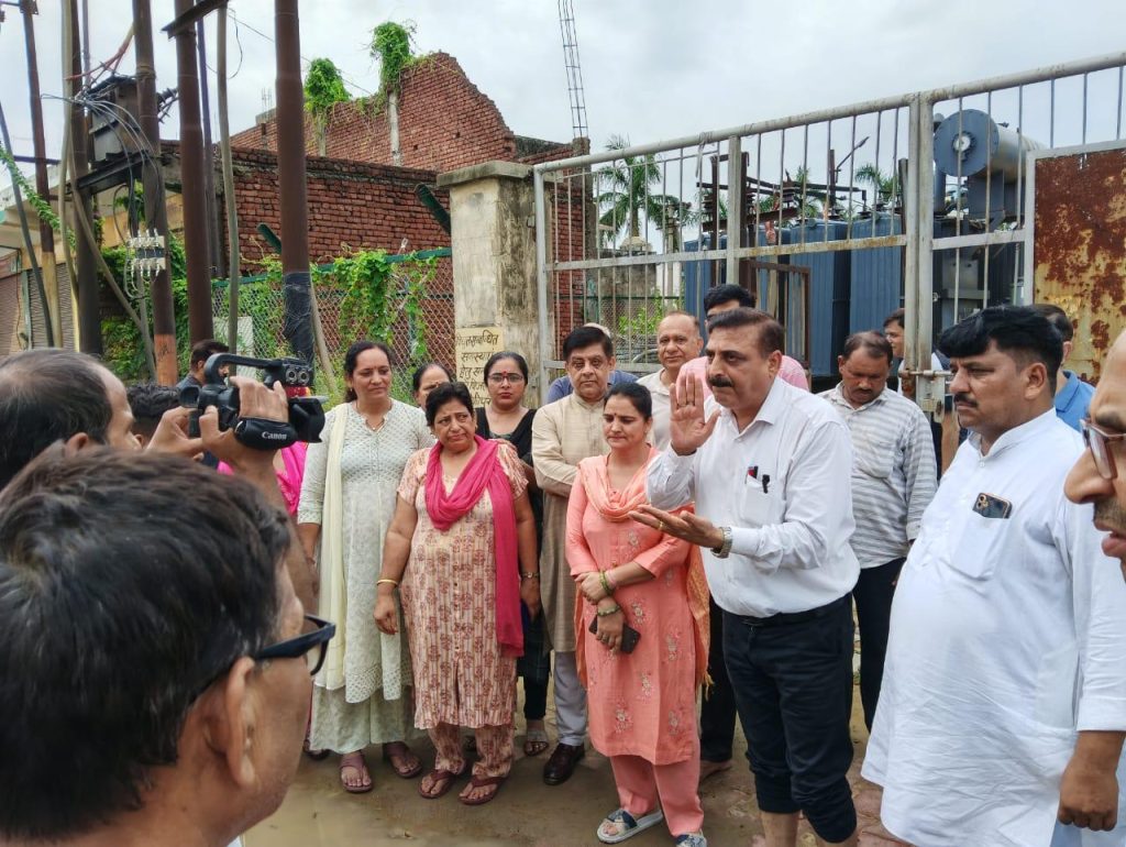 बिजली गुल रही, जनता बोल पड़ी: मेरठ की अन्सल्स कोर्टयार्ड में 20 घंटे की बिजली कटौती के खिलाफ फूटा गुस्सा