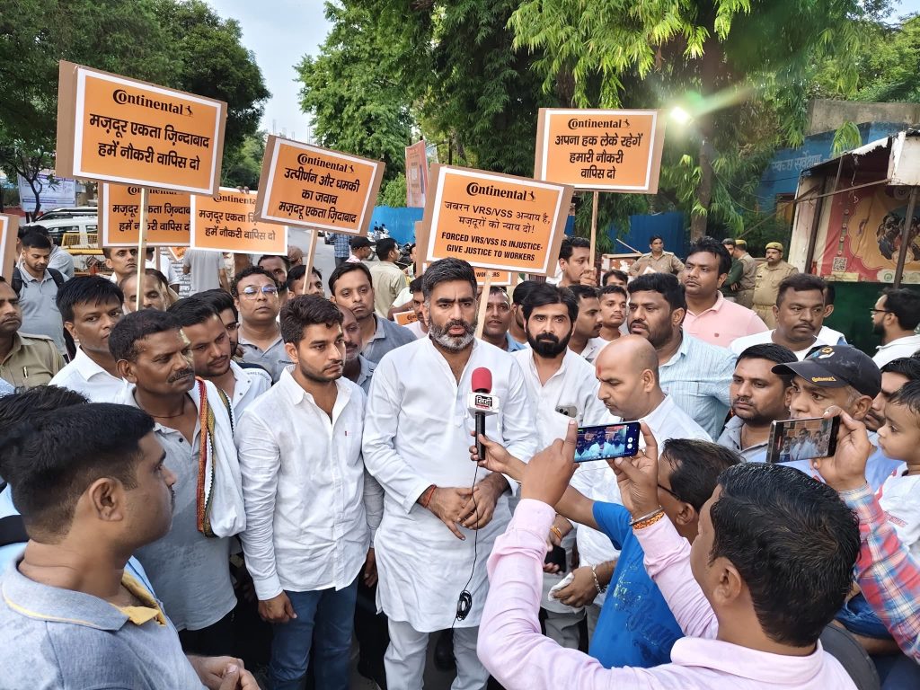 मोदी कॉन्टिनेंटल टायर्स मेरठ में 274 कर्मचारियों की छंटनी के खिलाफ जनाक्रोश, सरधना विधायक अतुल प्रधान उतरे सड़कों पर