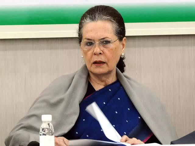 शिमला में सोनिया गांधी की तबीयत बिगड़ी