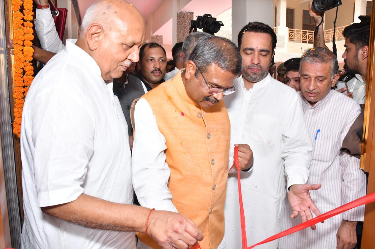 मेरठ में धर्मेंद्र प्रधान बोले – ‘खेती को जोड़ेंगे टेक्नोलॉजी से! जयंत चौधरी बोले – छात्रों- किसानों के लिए खुलेंगे नए दरवाजे