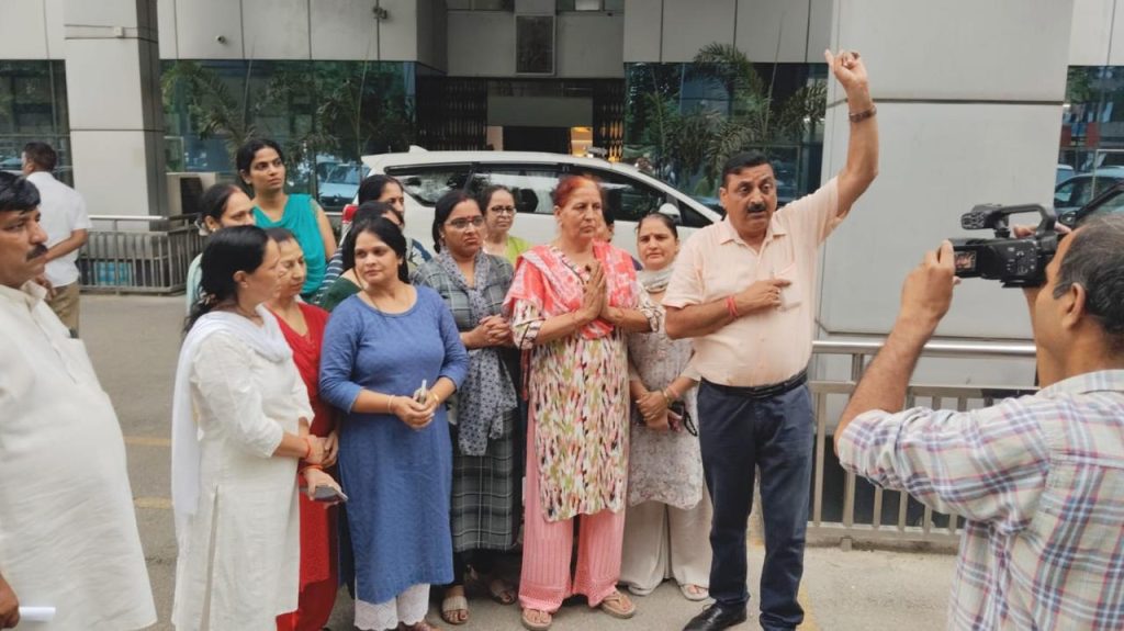 सपनों का घर बना दुश्वारियों का अड्डा — अंसल कोर्टयार्ड में पार्क और मंदिर पर कब्ज़े की साज़िश”