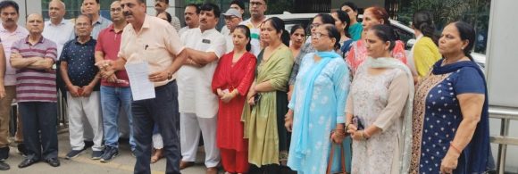 सपनों का घर बना दुश्वारियों का अड्डा — अंसल कोर्टयार्ड में पार्क और मंदिर पर कब्ज़े की साज़िश”