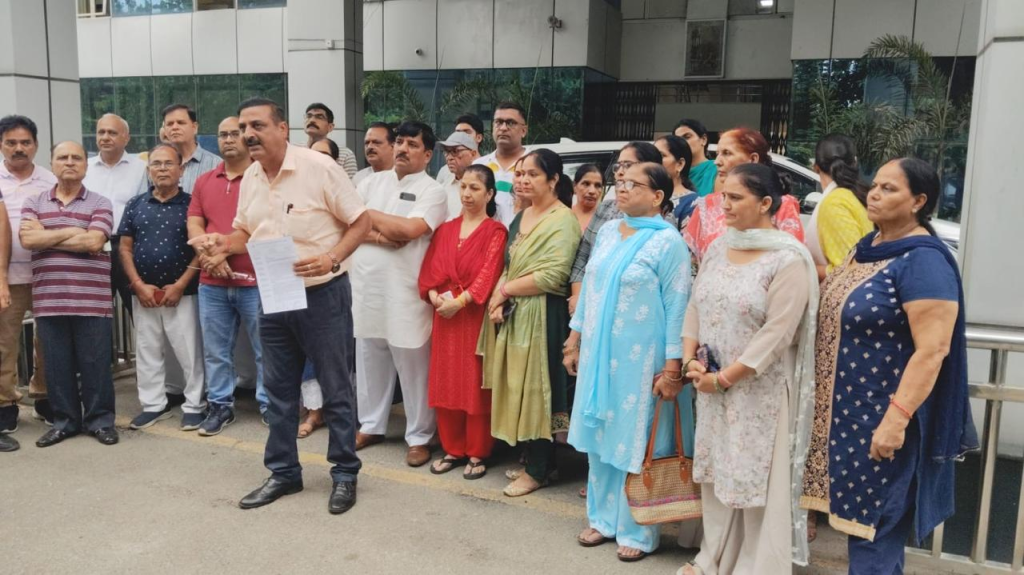 सपनों का घर बना दुश्वारियों का अड्डा — अंसल कोर्टयार्ड में पार्क और मंदिर पर कब्ज़े की साज़िश”