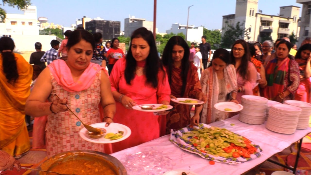 अंसल कोर्टयार्ड में मातृ शक्ति की भव्य पूजा, 700 से अधिक लोगों ने लिया भाग