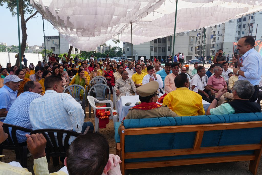 अंसल कोर्टयार्ड में मातृ शक्ति की भव्य पूजा, 700 से अधिक लोगों ने लिया भाग