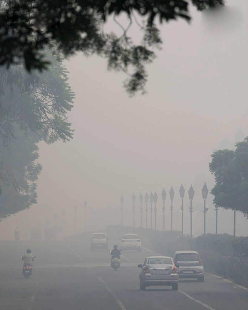सर्दियों का स्मॉग संकट — मानव निर्मित आपदा : दम घुटने का मौसम