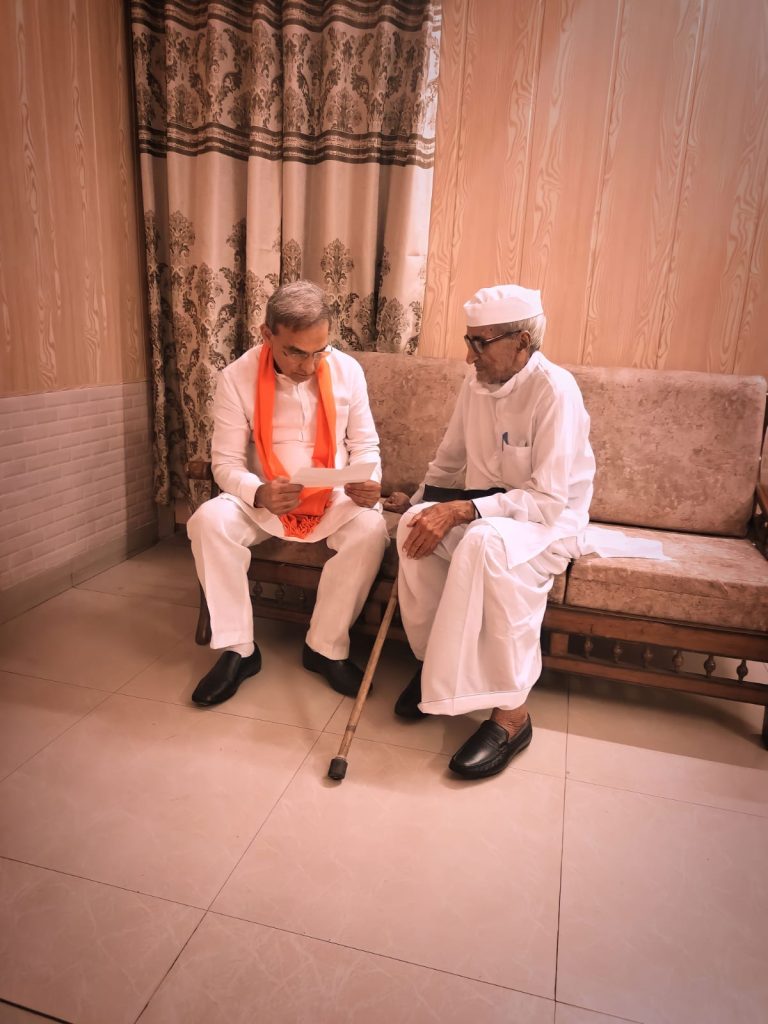 लोकतंत्र सेनानी जेपी हुए मौन !