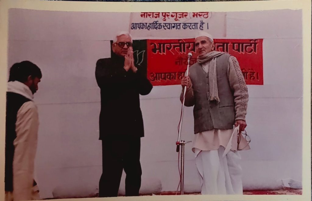 लोकतंत्र सेनानी जेपी हुए मौन !
