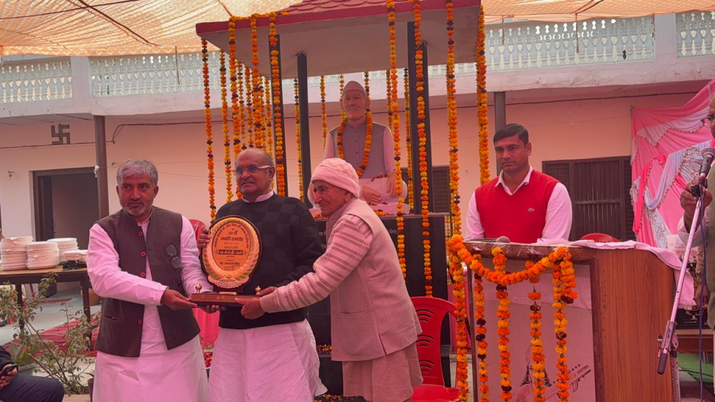 लोकतंत्र सेनानी जेपी हुए मौन !