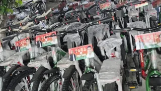 गाजियाबाद के लोनी में साइकिल वितरण कार्यक्रम पर विवाद