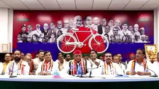 अखिलेश यादव ने चला बड़ा सियासी दांव! दारा सिंह प्रजापति समेत कई नेताओं की सपा में एंट्री, बोले, पूरब से पश्चिम तक हलचल