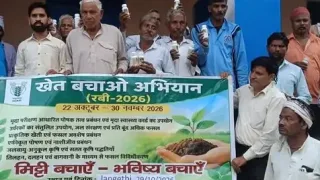 खेतों की सेहत बचाने मैदान में उतरे कृषि वैज्ञानिक